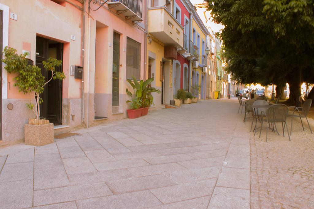 Appartamento Rosso Buoni E Cattivi Cagliari Ruang foto